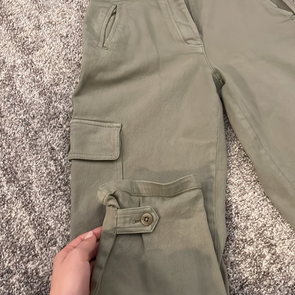 WORN ONCE Aritzia Modern Cargo Pant SIZE 6 in Sage Green - Picture 6 of 6